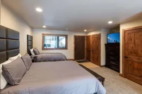 Spacious Condo with Outdoor Heated Pool and Hot Tubs - Image 4