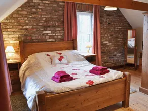 4 bedroom accommodation in Brigham - Image 4