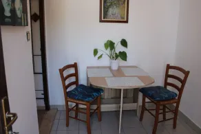 Cozy Solitaire Suite: 1BR, 1Bath, Triple Parking Haven for Two - Image 4