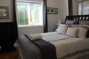 Bright 1 bedroom suite/Self check in/ Full kitchen/ Wifi/ Netflix/Optic TV - Image 4