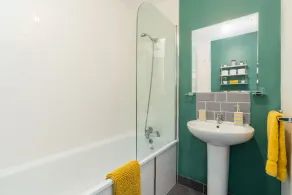 Stylish Southampton Abode - Image 3