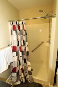 Enjoy Urban Living at our Steel City Getaway! - Image 4