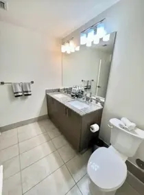 Beautiful and Stylish Condo Close The Doral Park - Image 5