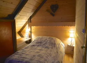 Adorable chalet encaramado en el bosque con impresionantes vistas de la zona de esquí. - Image 4