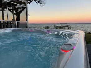 Waterfront, hot tub, screen porch, kayaks, SUP, pier fishing, private feel - Image 2