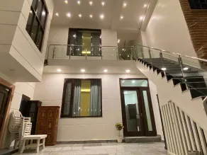 Lavish 6 bedroom house in the heart of the city - Image 2