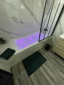Jolie maison avec baignoire balnéothérapie et Jacuzzi - Image 5