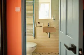 Boutique, interior designed, historic property - Image 5
