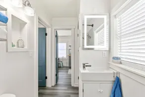 Beautiful coastal home recently renovated and ready for travelers - Image 3