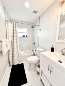 3915 W Wisconsin Ave · Modern Pool Home W/ Hot Tub AND Pool Table! - Image 4