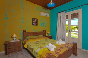 4 villas in a green vineyard - Image 3