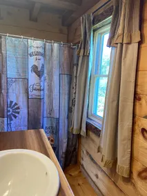 Circa 1850s fully renovated Vermont farmhouse less than 15 miles from Jay Peak - Image 4
