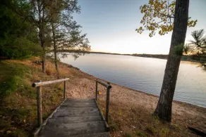 Wunderschönes Haus am See mit Blick auf den Sonnenuntergang, Tischfußball, riesigem Garten und eigenem Steg! - Image 2