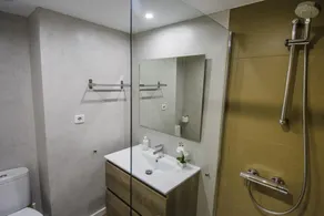 Renovated apartment with south orientation and seasonal communal pool in Santa Margarita (Roses) - Image 2