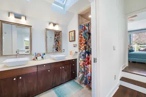 421 Irie: Simply Charming 2 Story COTTAGE!! Private Pool!! 1 Off Street Parking! - Image 4