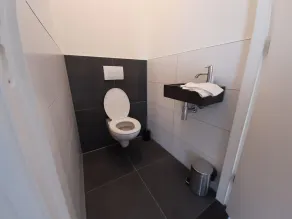 2 New Modern Homes Located Next To Each Other - Image 4