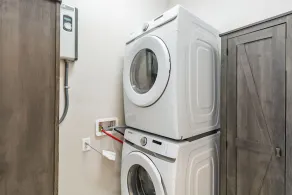 Clearwater PARADISE! Mins from Clearwater Beach!Tall Ceilings, Wifi, Hammock etc - Image 2