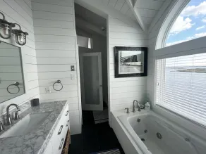 Bay House med stora vyer, lounge-stil däck, kockar kök och Nautical Theme - Image 2