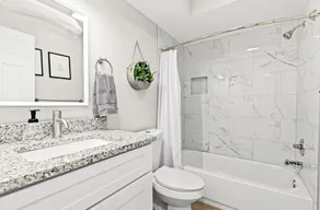 Cozy Modern 1BR Close to Downtown - Image 3