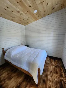 Quiet private pond getaway - Image 3
