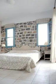 Sea vew villa with traditional Cretan colour - Image 4