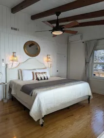 Dreamy Cottage right on the Lake, Dog Friendly! - Image 3