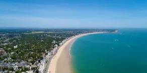 Pretty cottage between land and sea - Image 3