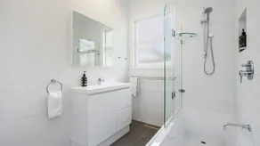 Cute family home which backs onto the Moyne Wharf - Image 2