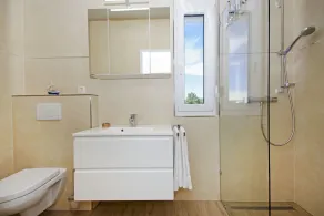 Apartment 46 sqm directly on the sea with heated salt pool and motor boat 115hp - Image 2