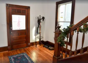 Spacious Fully Restored Victorian, Sleeps 10, 4 Bathrooms - Image 3