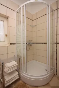 Three bedroom apartment near beach Splitska, Brač (A-2865-a) - Image 2