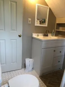 Beautiful 5-bedroom cottage across from Bass Lake - Image 2