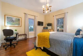 In City, Airy Cheerful Bungalow, Homey with a Fire Pit and enclosed yard. - Image 4