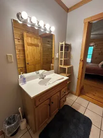 Cozy Cabin 20min to RRG. Fire pit. HOT TUB. - Image 3