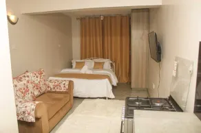 Cozy condo with a rooftop airport view - Image 4