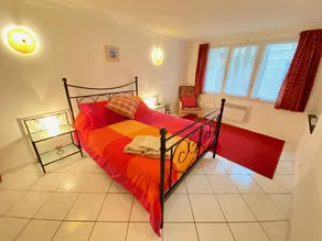 Centre of Olonzac, 2 bedrooms & private sunny rooftop terrace - Image 5