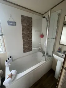 2 Bed Caravan - Sleeps 6 - Parking - Pets - Image 2