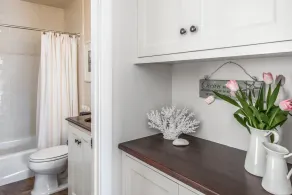 3747 Bungalow by-the-Sea - Adorable, Cozy Cottage - Image 2