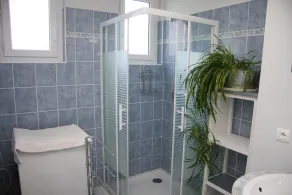 Furnished in a house with garden and private parking - Image 2