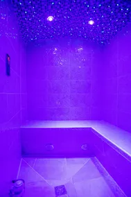 Sweet Love romantic suite with private spa - Image 5