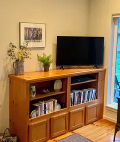 Cozy Cottage & Pet Friendly! Enjoy Nearby Downtown Langley, Shops & Restaurants - Image 2
