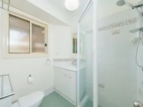 Pawprints Pet Friendly 4 bedroom level home only 370m to pet friendly beach - Image 4