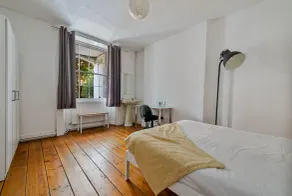 Kitchenette Double Room with Shared Bathroom - Image 4