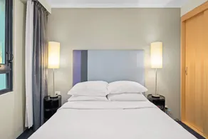 Contemporary 1-Bed First Floor Unit with Pool - Image 5