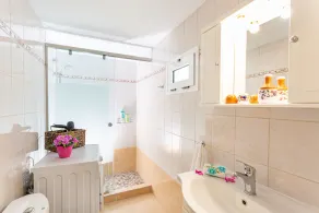 2BD Traditional Mediterranean Family House 10min from the beach - Image 3