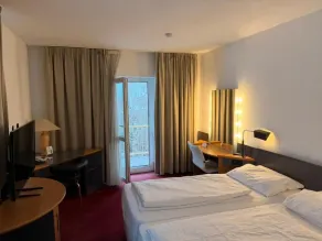 Roomie Hotel - Image 5
