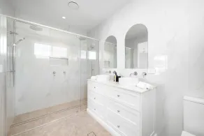 Luxury House with Pool, close to CBD - Image 3