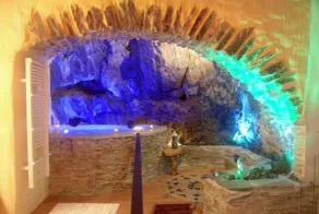 Jacuzzi Troglodyt, 20 m vom Strand entfernt, mit privater Terrasse, A/C - Image 3