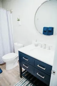 Double Diamond Rentals - Modern Home For Travelers - Image 4