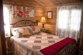 Cedar Orchard Cabin. - Image 5